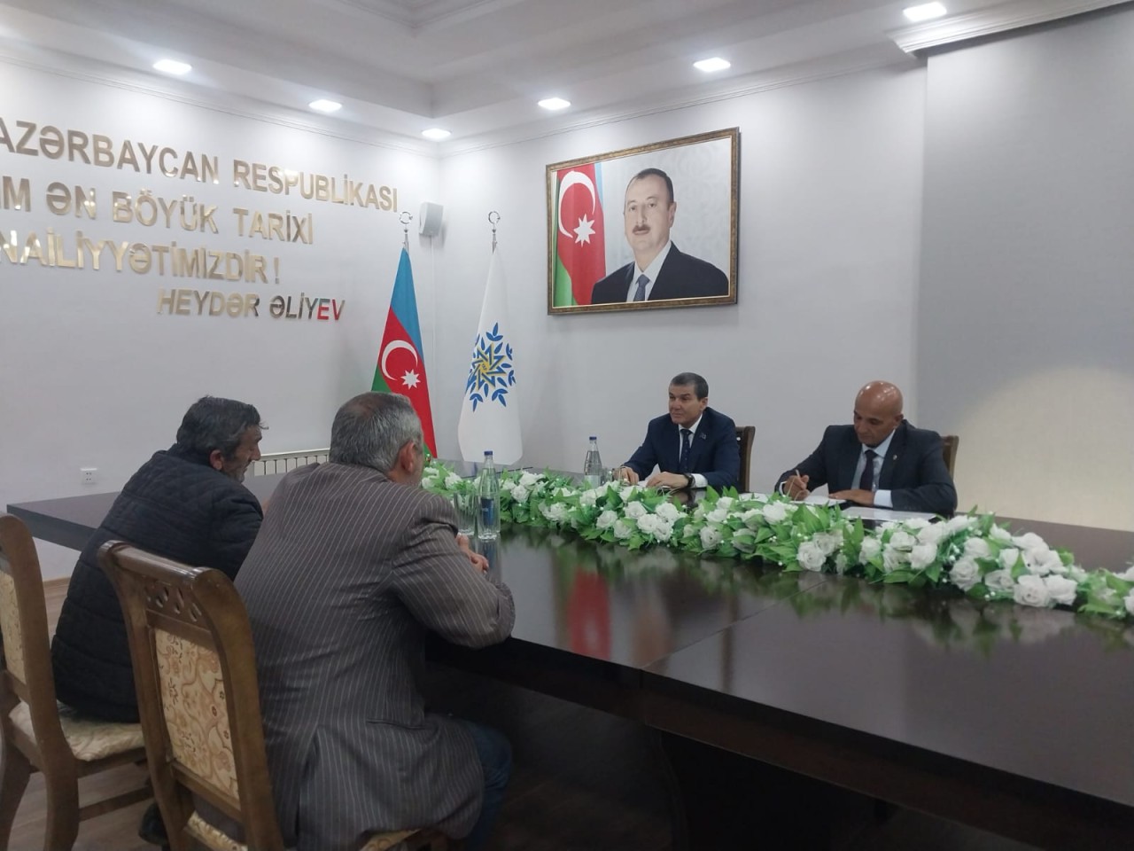 Bədəl Bədəlov seçicilərinin problemlərini dinlədi - FOTOLAR